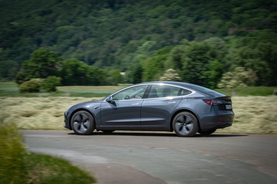  Tesla Model 3 2018 года  (WW) (фото 11 из 20)